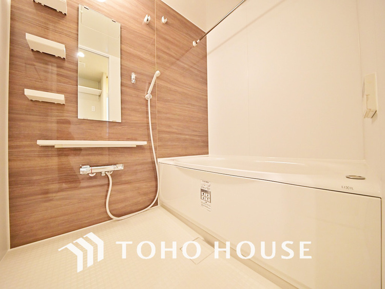 風呂 一日の疲れを癒すバスルームは、心地よいリラックスを叶える清潔感溢れる空間