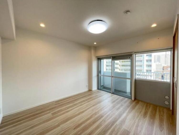 内装 ベッドを置いてもゆとりのある7.4帖の洋室です