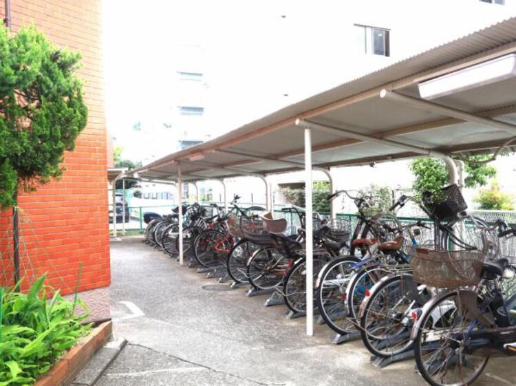 その他 屋根がついた駐輪場、自転車も濡れにくいです。