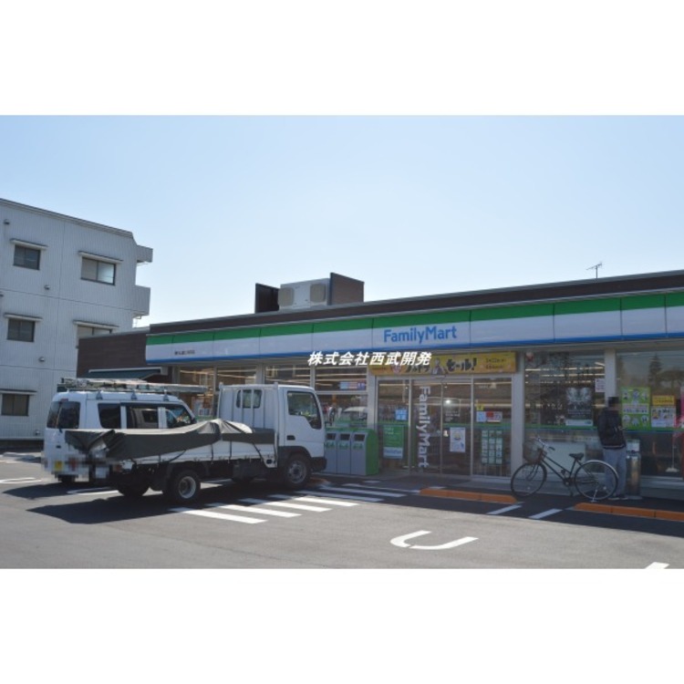 周辺 ファミリーマート(約410m)