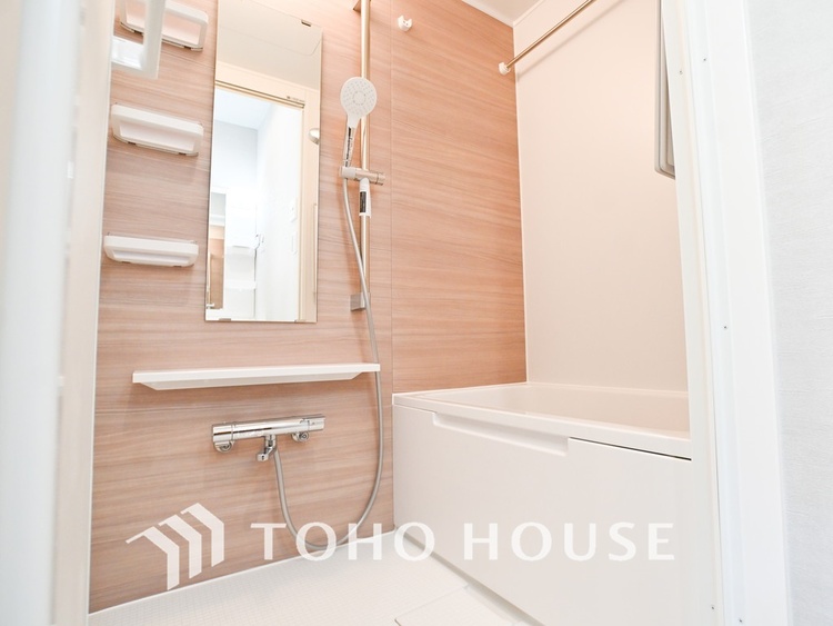 風呂 一日の疲れを癒すバスルームは、心地よいリラックスを叶える清潔感溢れる空間