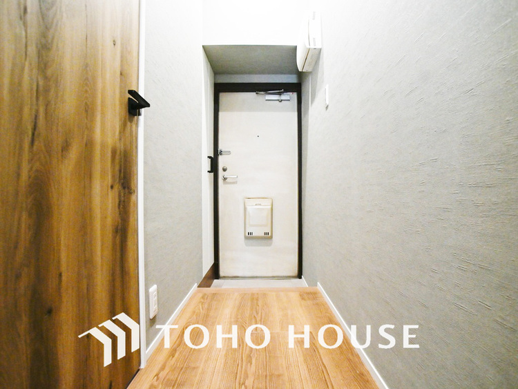 玄関 飾り過ぎないシンプルな内装の玄関