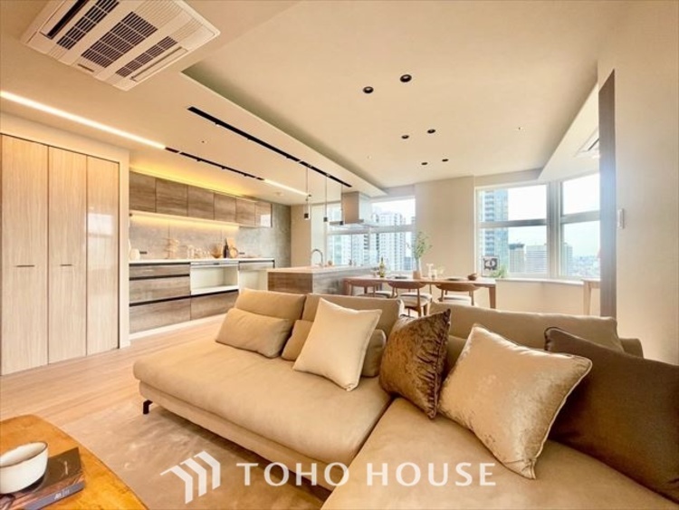 内装 【LIVING】◆住む喜び、楽しさ、感動◆を君と共有したい。いつまでもずっと家族を見渡せるこの広い空間で。