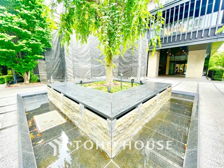 外観 【APPEARANCE】◆眩い◆光が燦々と入り、家族の笑顔を照らす。「いつまでも続いて」と願う夢のような毎日がここにある。