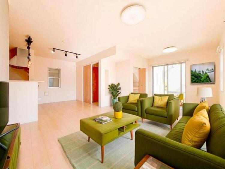 居間 本画像はCGで作成しており、実際に現地に家具は置かれておりません。また、価格に家具は含まれておりません。 