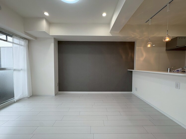 居間 忙しく過ぎゆく日常を置き去るほど、ゆったりした時間が流れるリビング。