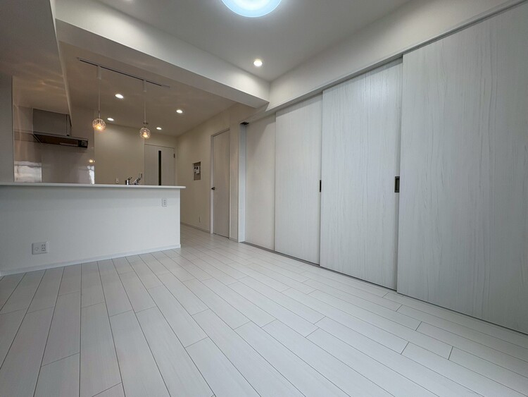 居間 快適に過ごす毎日を求めて、暮らしの中でご自身の「マイホーム」に創り上げてください。