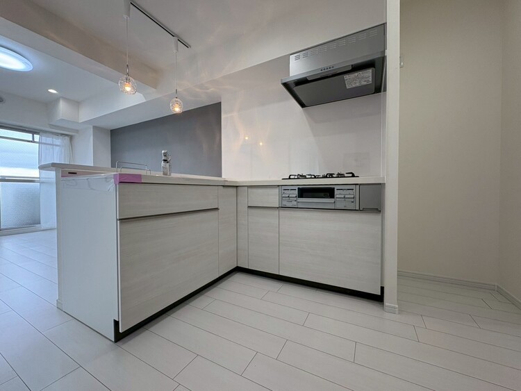 キッチン スマートな意匠と充実の機能を備えたキッチンが、暮らしにおいしい彩りを添えます。