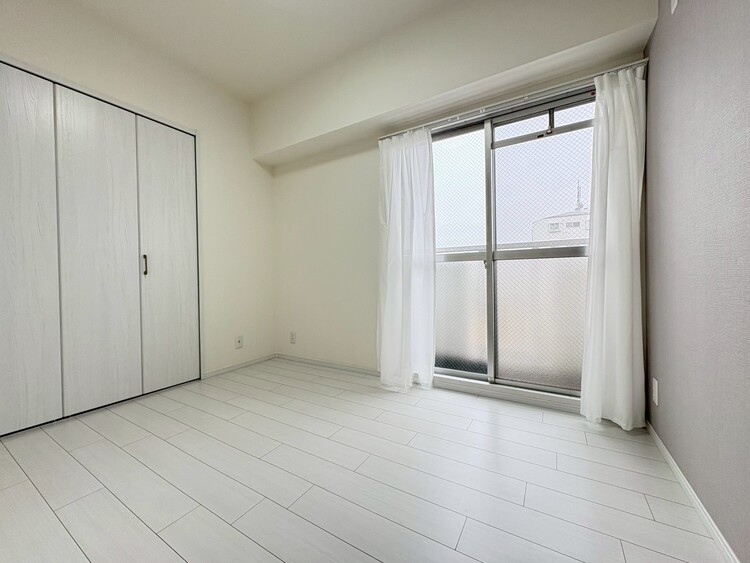 寝室 ベッドも十分に設置するスペースがあります。