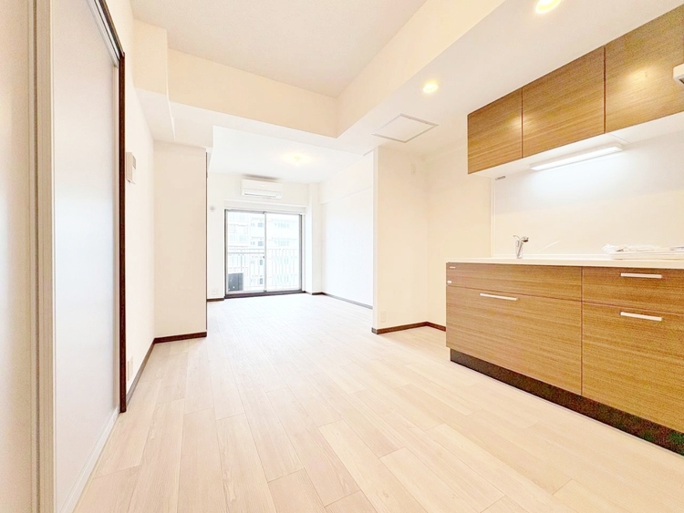 居間 居心地の良い空気感は、暮らしのステージを彩り、心からのやすらぎと満足感を与えてくれます。