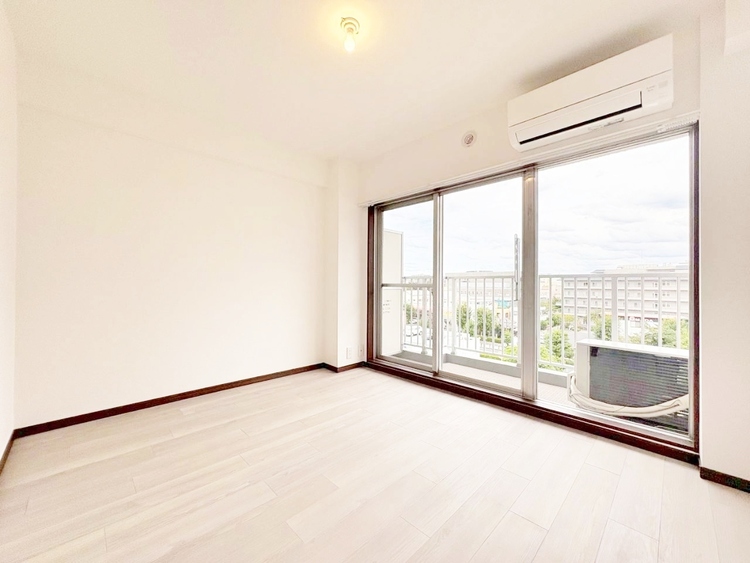 寝室 ベッドも十分に設置するスペースがあります。