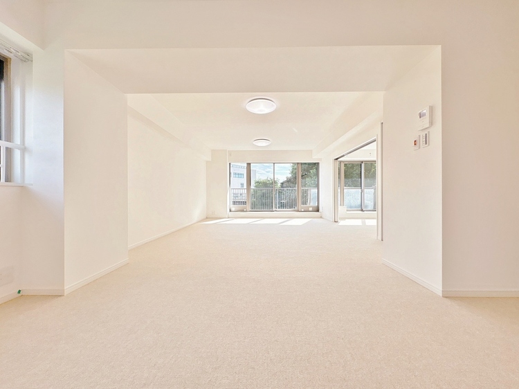 居間 快適に過ごす毎日を求めて、暮らしの中でご自身の「マイホーム」に創り上げてください。