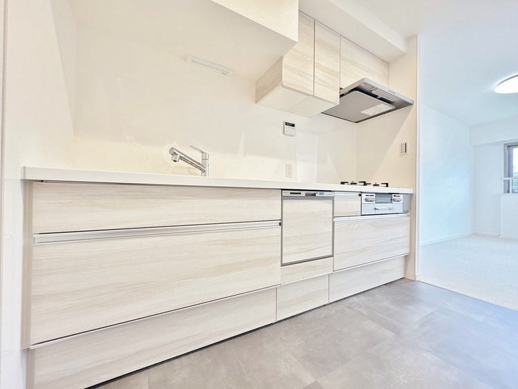 キッチン スマートな意匠と充実の機能を備えたキッチンが、暮らしにおいしい彩りを添えます。