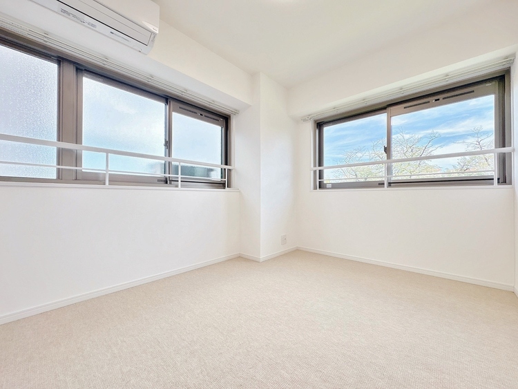 寝室 ベッドも十分に設置するスペースがあります。