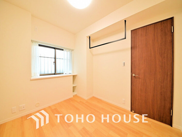 内装 採光もある洋室は、くつろぎのひと時を過ごすのにぴったり