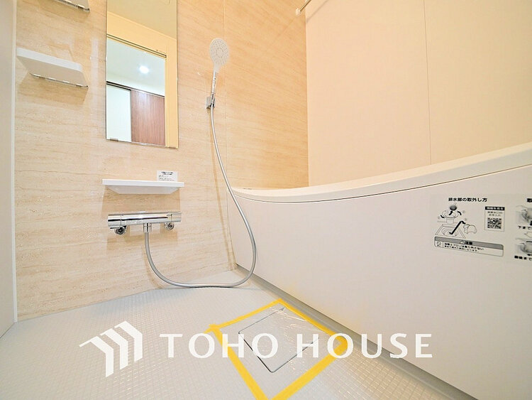 風呂 一日の疲れを癒すバスルームは、心地よいリラックスを叶える清潔感溢れる空間