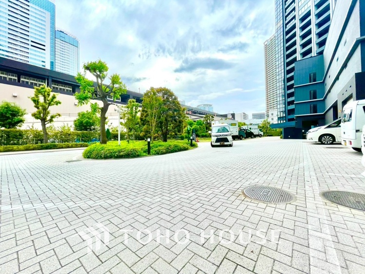 外観 【ENTRANCE】◆BLUE SKY◆自然の心地よさに包まれる。大開口の外に広がるのは爽やかな空。