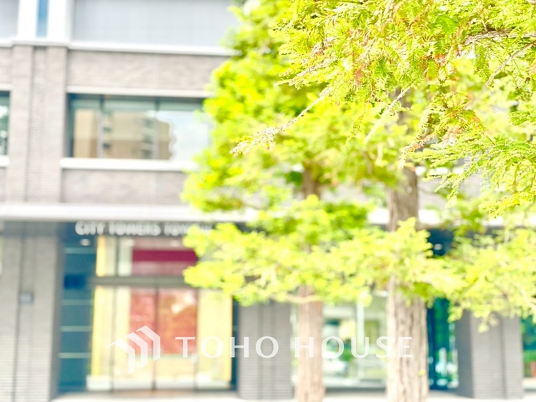 その他 【ENTRANCE】◆そびえ立つ◆我が家のシンボル。遠くの空が赤く染まる夕べが待ち遠しい。