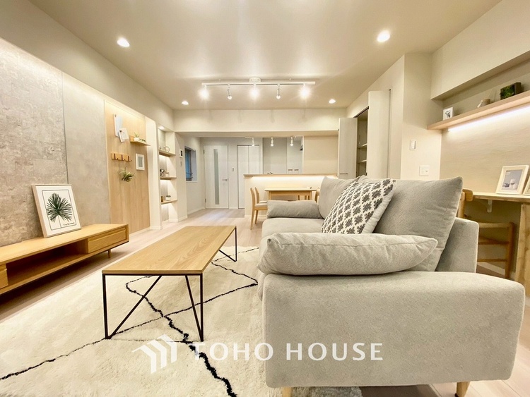 内装 【LIVING】◆陽光◆が差し込む。この開放的なLDKに家族の笑顔が集う。家族が一緒に過ごす空間は明るく、そして居心地よく。