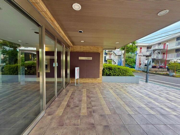 エントランス 外と内をつなぐエントランスは、まさに顔となる場所。