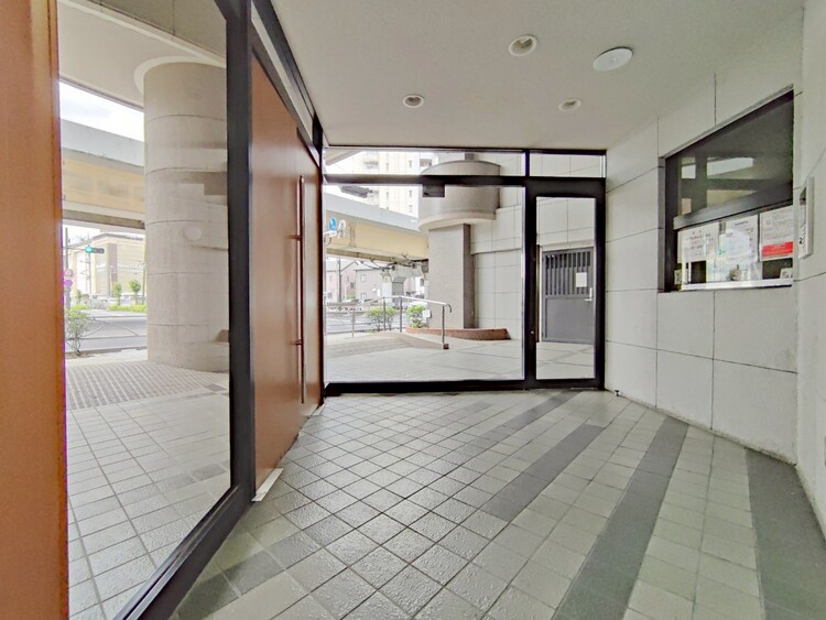 エントランス エントランス内部は、管理が行き届き清潔な共有スペースとなっています。
