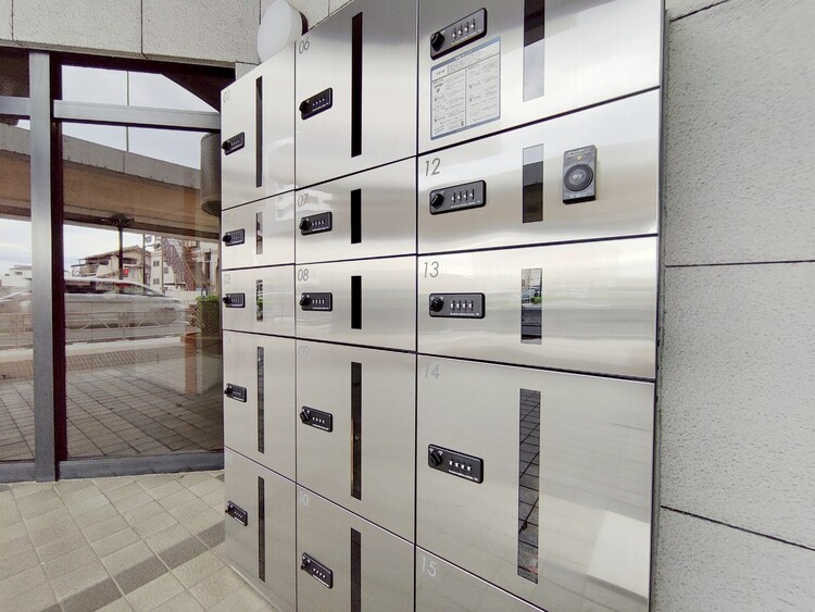 設備 共用部分の宅配ボックスです。留守中の荷物受け取りもできるので、安心して外出ができますね。