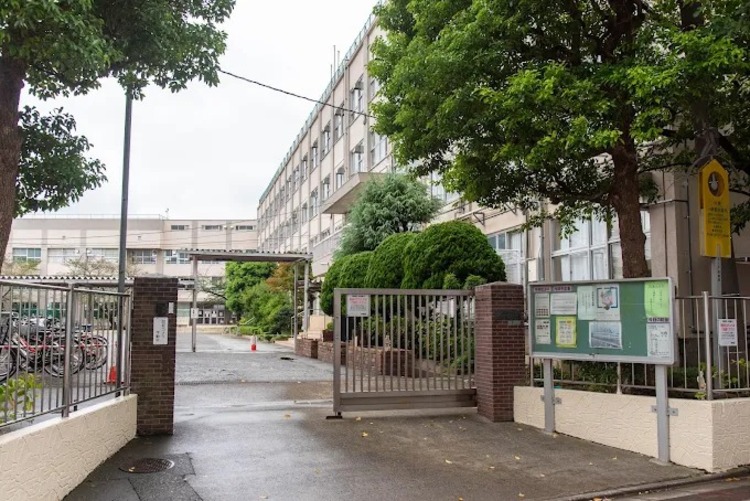 周辺 足立区立竹の塚中学校