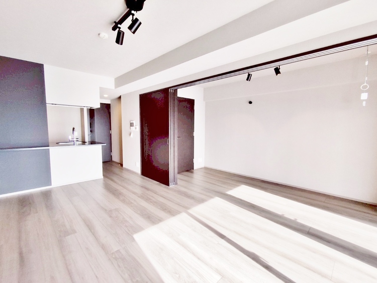 居間 居心地の良い空気感は、暮らしのステージを彩り、心からのやすらぎと満足感を与えてくれます。