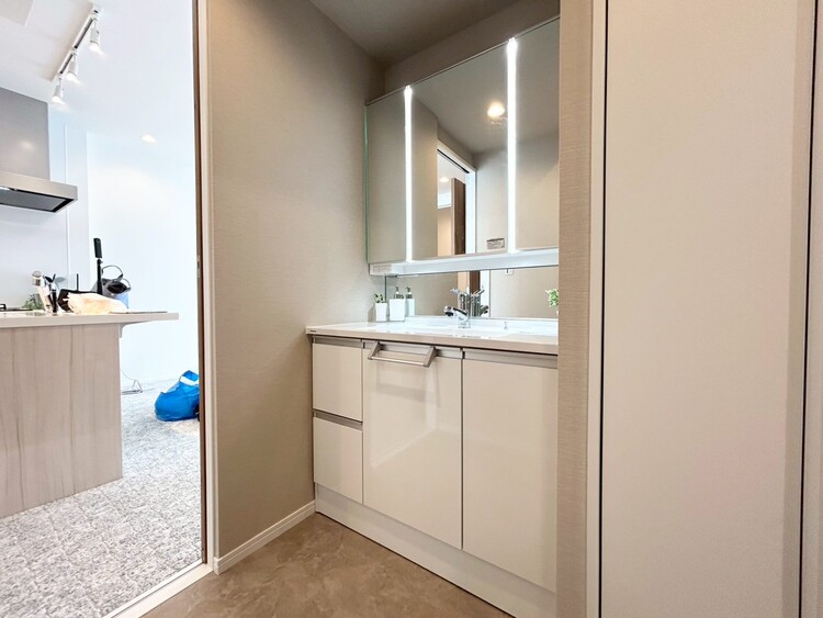 その他 清潔感を感じられる洗面化粧台。