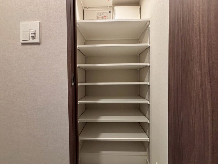 その他 収納スペースが付いていて、お部屋を広く使っていただけます。