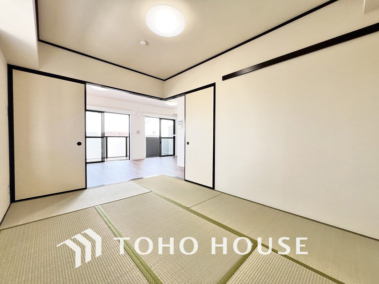 内装 お部屋の扉を開けることで開放感のある空間が広がります