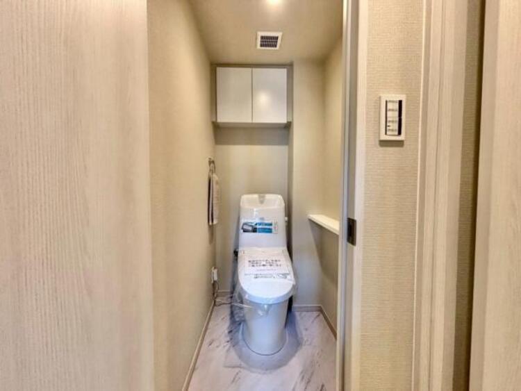 トイレ 毎日使う場所だからこそ、使い勝手を考慮しました。白を基調に、飽きのこない空間は質感豊かな仕上がりとなっております。