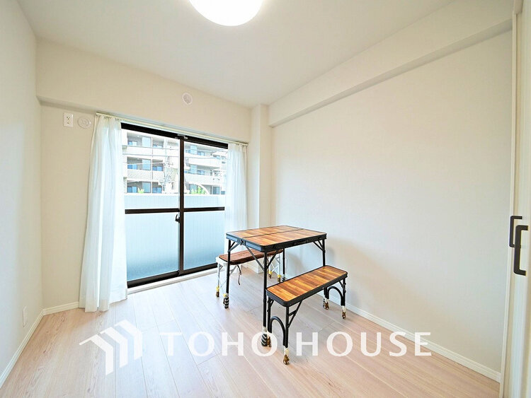 内装 家具の配置のし易い室内です。趣味の部屋としても充分な広さです