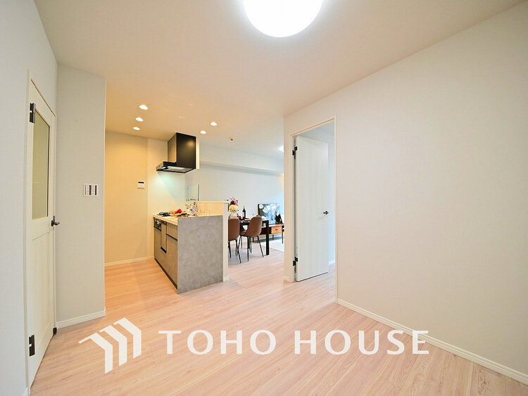 キッチン シンプルな部屋の雰囲気に溶け合うナチュラルキッチン