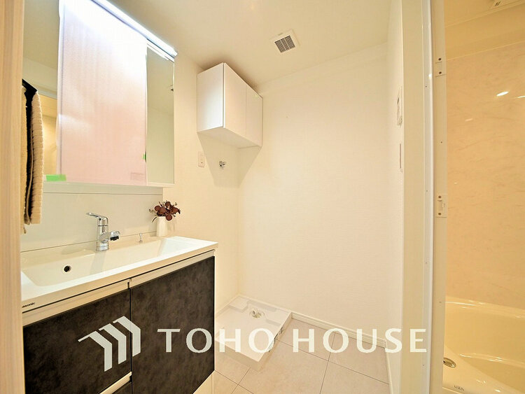 洗面 清潔感のある洗面室で朝の身支度を