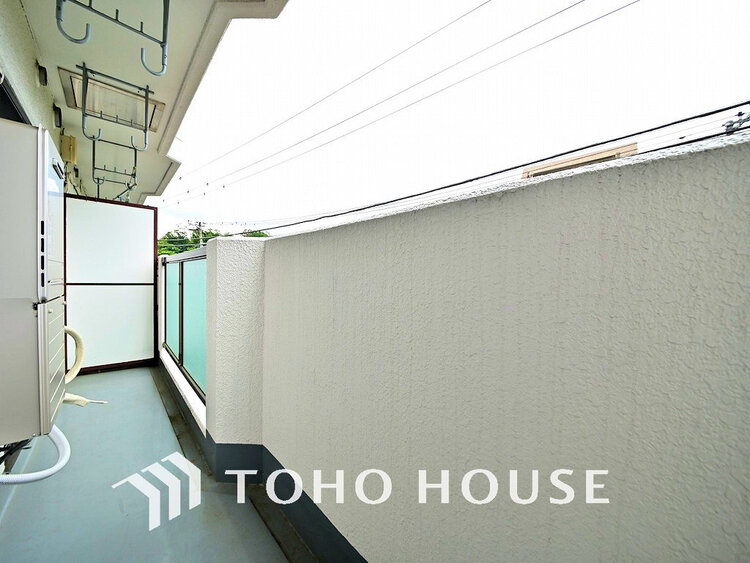 バルコニー 日当たりの良いバルコニーで晴れの日の洗濯物も楽しみになりますね