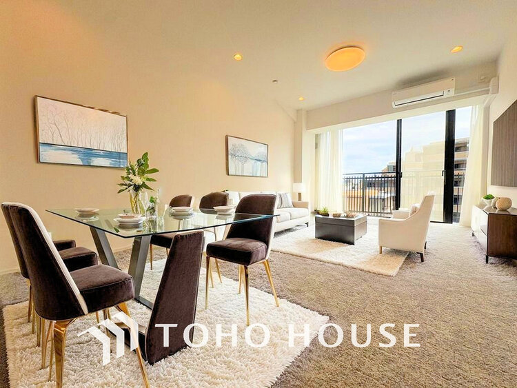 内装 大きな窓があるリビングは、たくさんの陽射しをお部屋に取り入れます(家具は全てCGです)