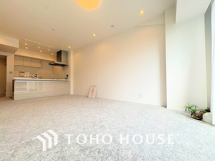 内装 上質な時間を育む暮らしのメインステージ。寛ぎとコミュニケーションを育む居心地のよい場所