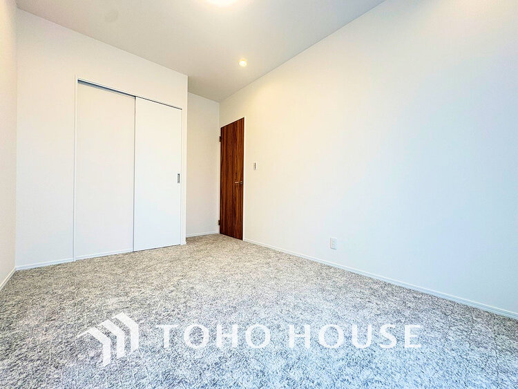 内装 シンプルですっきりとした室内は飽きのこない居心地の良い雰囲気