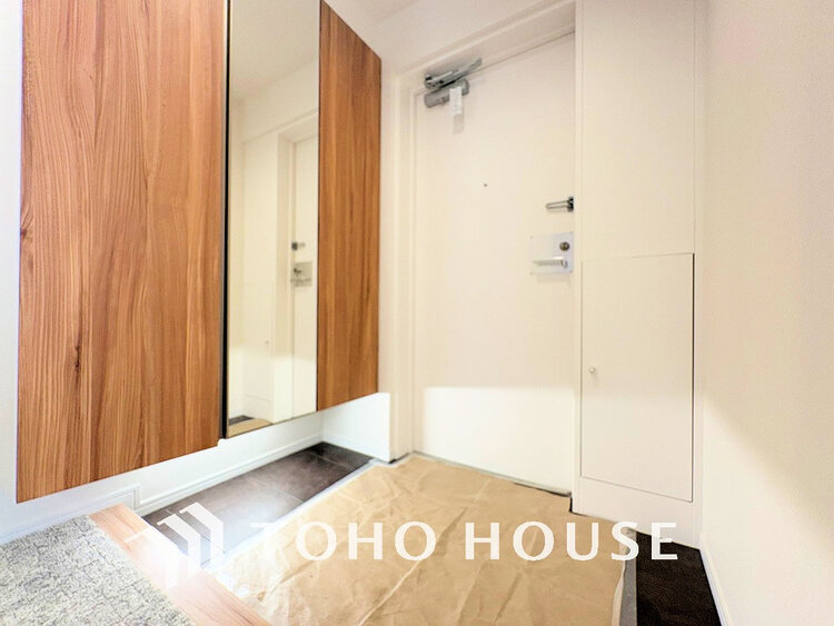 玄関 落ち着いた雰囲気の玄関、家族の帰りを暖かく迎えてくれます