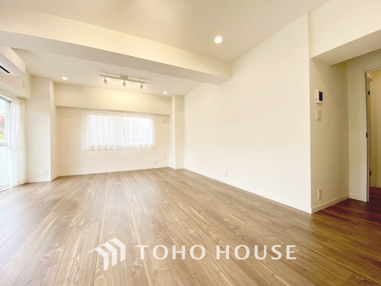 内装 【LIVING】◆眩い◆光が燦々と入り、家族の笑顔を照らす。「いつまでも続いて」と願う夢のような毎日がここにある。