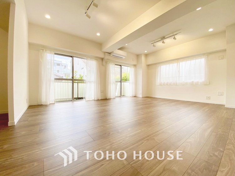 内装 【LIVING】◆陽光◆が差し込む。家族が一緒に過ごす空間は明るく、そして居心地よく。