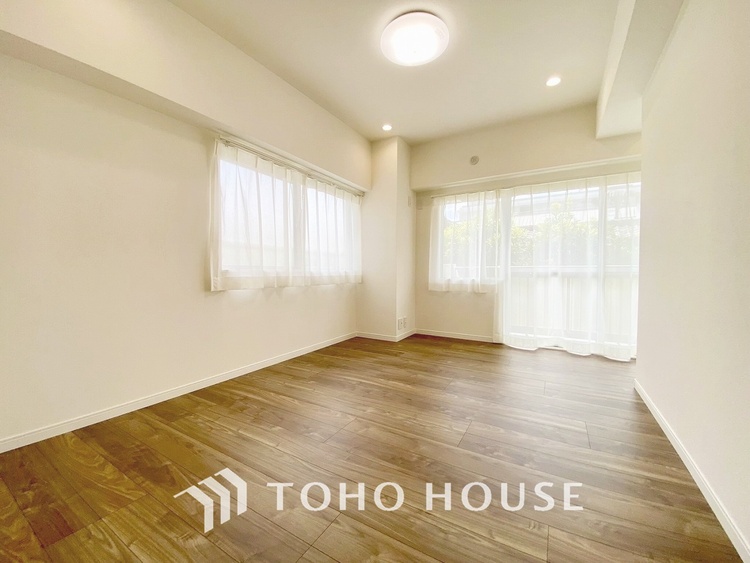 内装 【LIVING】◆扉を◆開くとこの景色。家族の”おかえり”の声が聞こえてきそう。