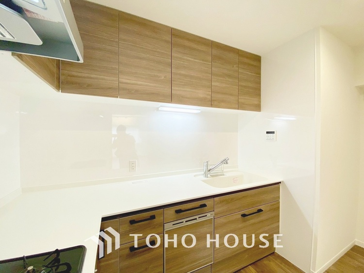 その他 【KITCHEN】◆開放的◆後片付けが楽なシステムキッチン。収納スペースの充実！