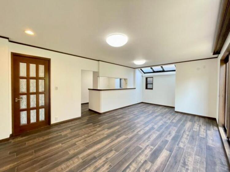 居間 一日の長い時間を過ごすリビング。インテリアを楽しめるゆとりある広さです。 