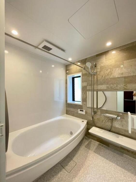 風呂 リフォーム済みでぴかぴかの浴室です。雨の日に嬉しい浴室乾燥機付きです！ 