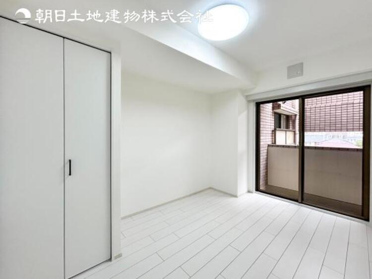 内装 【洋室】大切な家族一人ひとりの大切な個別空間。趣味・感性で個性的に飾って頂けるようシンプルに仕上げてあります。