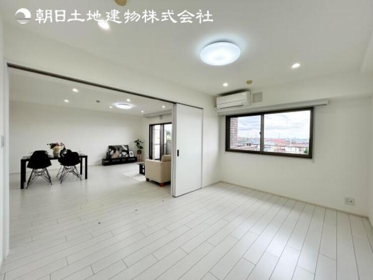 内装 【洋室】爽やかな空間演出とセンス良く纏められた室内は寛ぎ空間でなければなりません。妥協せずにまとめ上げました。
