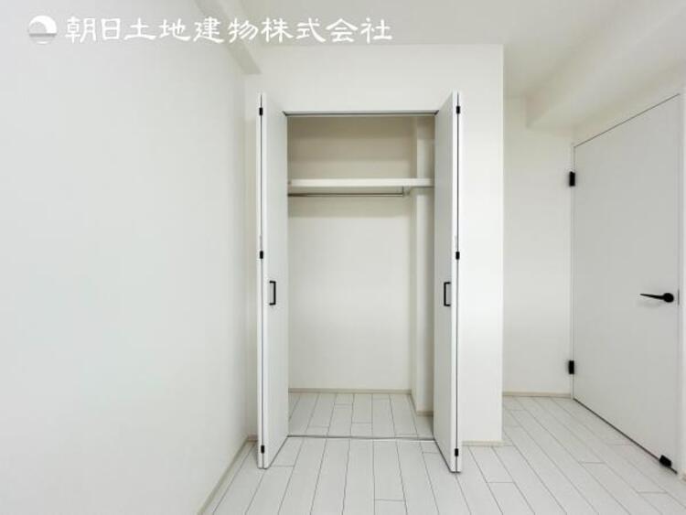収納 【収納】たっぷりの収納スペースがあれば、季節物の衣類もすっきりしまえるので衣替えも楽ちんで快適に暮らせそうです