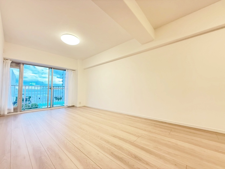 居間 居心地の良い空気感は、暮らしのステージを彩り、心からのやすらぎと満足感を与えてくれます。